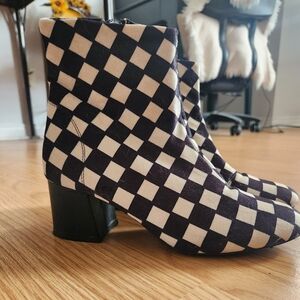 Urban Outfutters Size 8 Boots